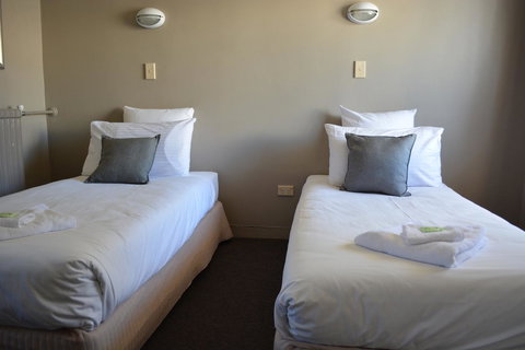 Commercial Hotel Motel Lithgow - Tourism Caloundra 30
