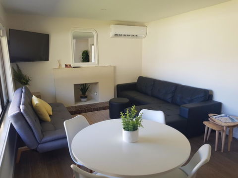 Golden Hill Cottage - Tourism Caloundra 9