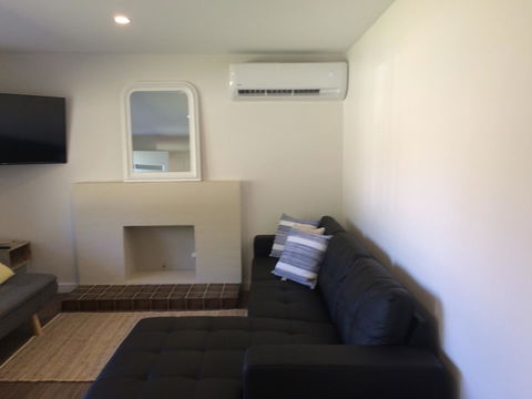 Golden Hill Cottage - Tourism Caloundra 13