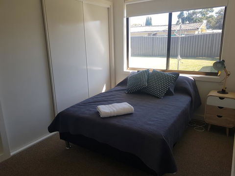 Golden Hill Cottage - Tourism Caloundra 11