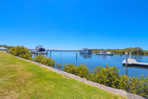Boathouse Resort (Water Front) - Tourism Caloundra 7