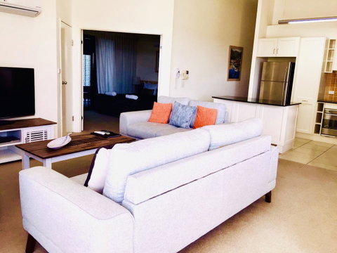 Boathouse Resort (Water Front) - Tourism Caloundra 9