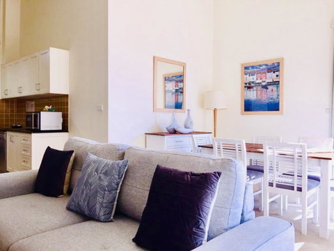 Boathouse Resort (Water Front) - Tourism Caloundra 8