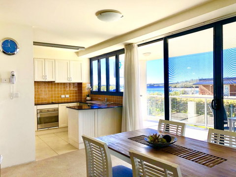 Boathouse Resort (Water Front) - Tourism Caloundra 1