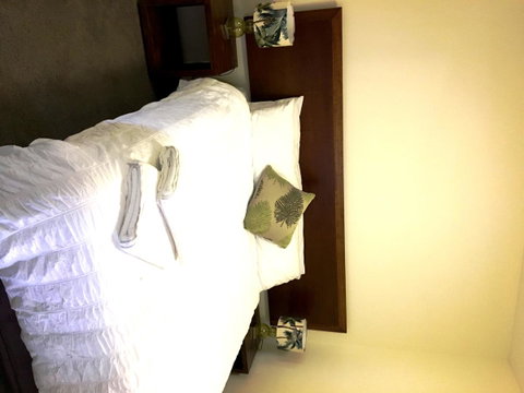 Boathouse Resort (Water Front) - Tourism Caloundra 4
