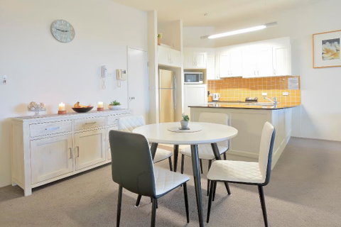 Boathouse Resort (Water Front) - Tourism Caloundra 21