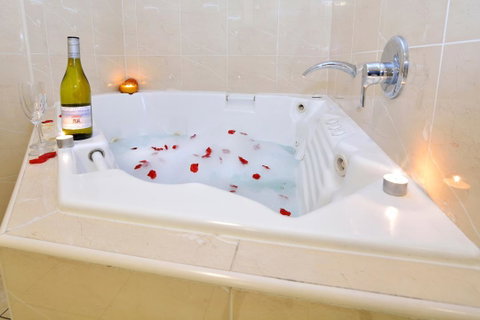 Boathouse Resort (Water Front) - Tourism Caloundra 18