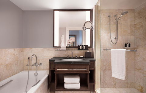 Four Seasons Hotel Sydney - Tourism Caloundra 5