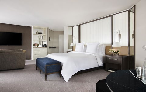 Four Seasons Hotel Sydney - Tourism Caloundra 2