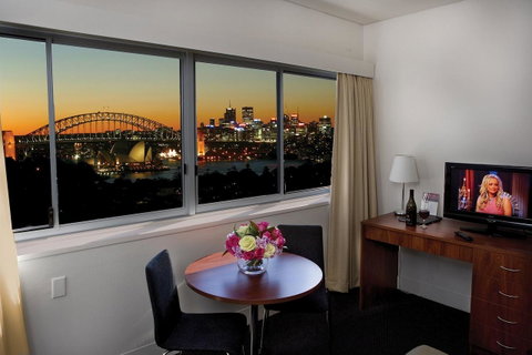 Macleay Hotel - Tourism Caloundra 0