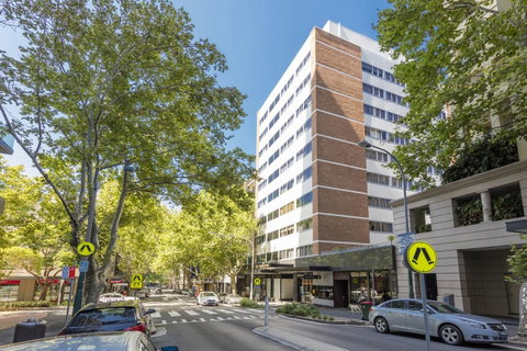 Macleay Hotel - Tourism Caloundra 1