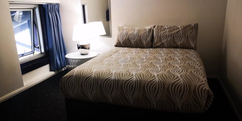 Railway Square YHA - Tourism Caloundra 5
