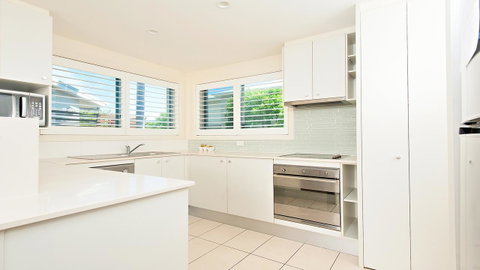 Pacific Blue, Salamander Bay - Tourism Caloundra 12