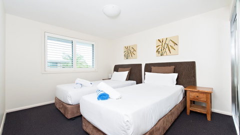 Pacific Blue, Salamander Bay - Tourism Caloundra 22