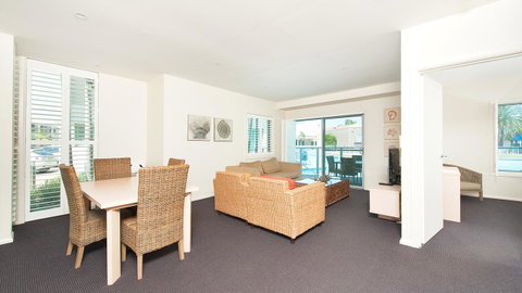 Pacific Blue, Salamander Bay - Tourism Caloundra 35