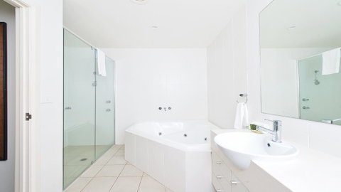 Pacific Blue, Salamander Bay - Tourism Caloundra 16