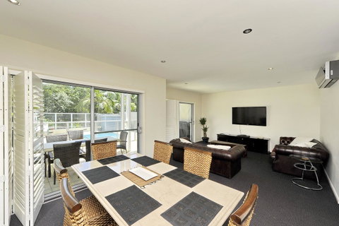 Pacific Blue, Salamander Bay - Tourism Caloundra 44