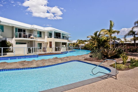 Pacific Blue, Salamander Bay - Tourism Caloundra 0