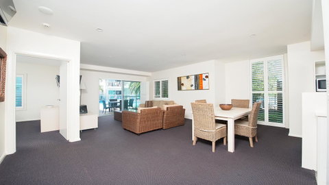 Pacific Blue, Salamander Bay - Tourism Caloundra 1