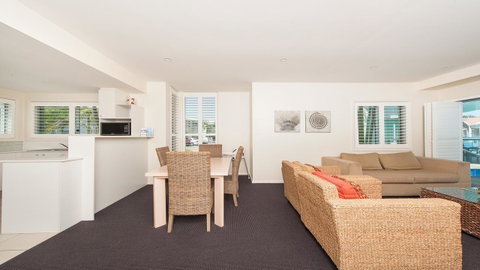 Pacific Blue, Salamander Bay - Tourism Caloundra 33