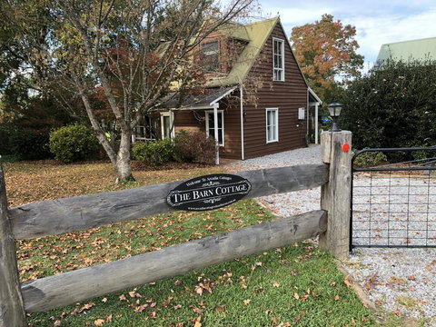 Arcadia - The Barn Cottage & Rosehill Cottage - Tourism Caloundra 1