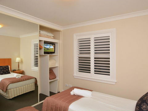 Villa De Saran Located Within Cypress Lakes - Tourism Caloundra 10