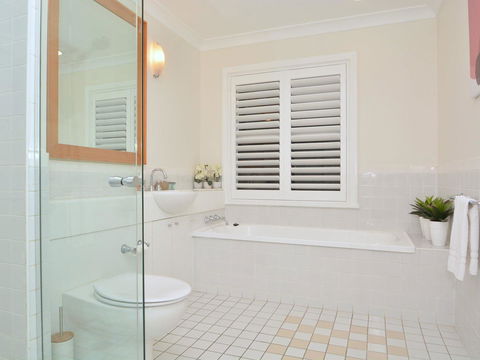 Villa De Saran Located Within Cypress Lakes - Tourism Caloundra 4