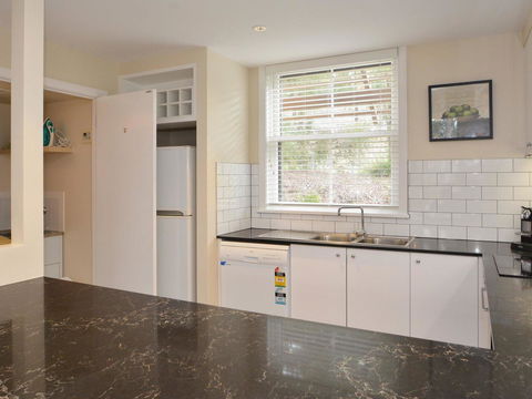 Villa De Saran Located Within Cypress Lakes - Tourism Caloundra 3
