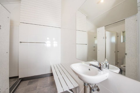 Alpine Gables - Tourism Caloundra 1