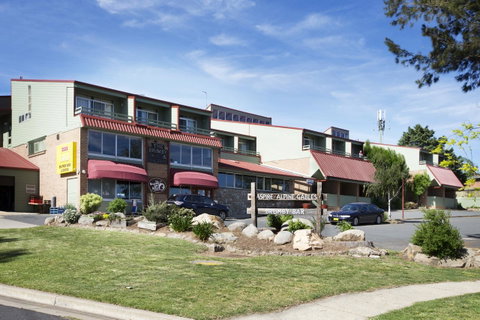 Alpine Gables - Tourism Caloundra 0