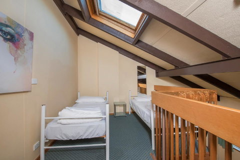Alpine Gables - Tourism Caloundra 28