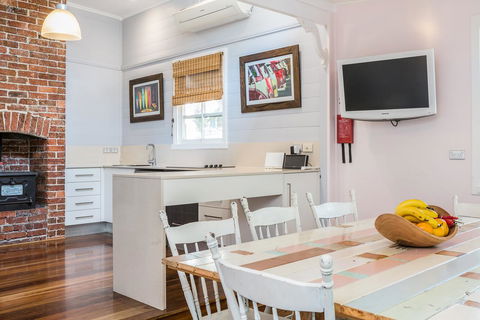 Gidget's Surf Shack - Tourism Caloundra 18
