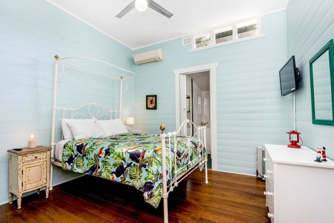 Gidget's Surf Shack - Tourism Caloundra 5