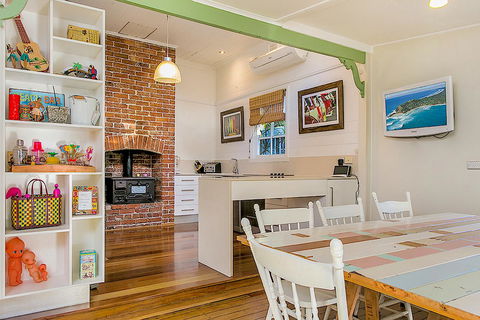 Gidget's Surf Shack - Tourism Caloundra 16