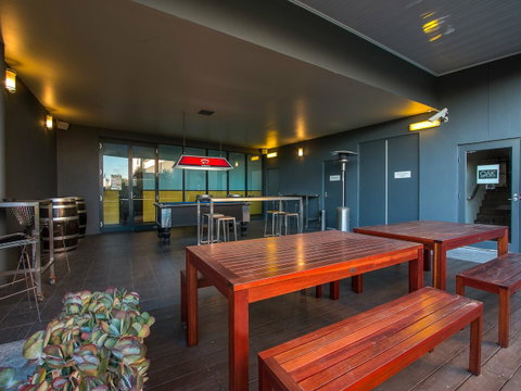 Alpha Hotel Eastern Creek - Tourism Caloundra 19