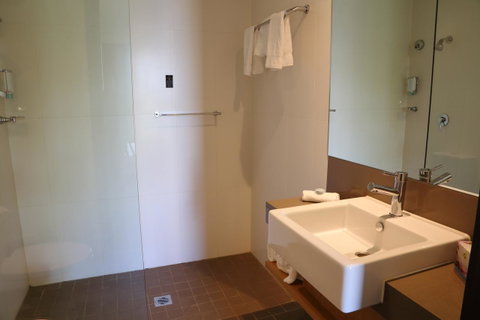 Alpha Hotel Eastern Creek - Tourism Caloundra 27