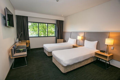 Alpha Hotel Eastern Creek - Tourism Caloundra 11
