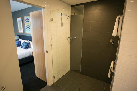 Alpha Hotel Eastern Creek - Tourism Caloundra 33