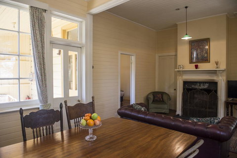 Hillview Heritage Hotel - Tourism Caloundra 4