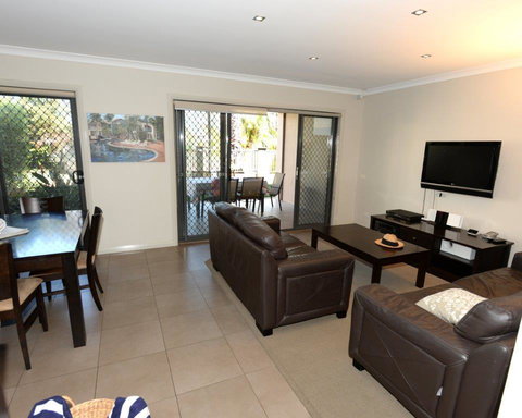 Yarrawonga Waterfront Apartments - Tourism Caloundra 7