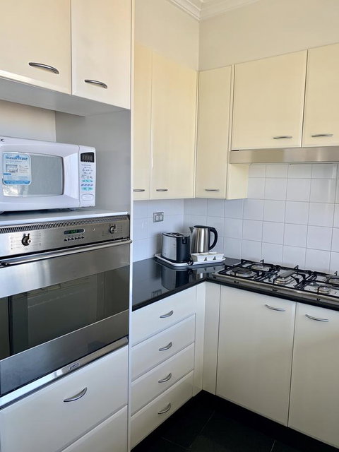Castle Serviced Apartments - Tourism Caloundra 0