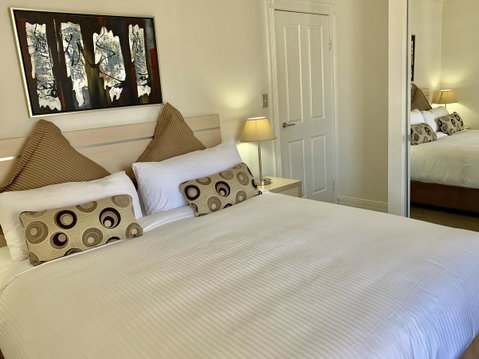 Castle Serviced Apartments - Tourism Caloundra 7