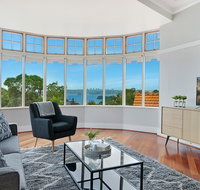Huge Harbour View Apartment In Historic Home - Tourism Caloundra