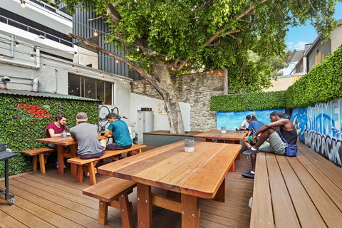 Summer House Kings Cross - Tourism Caloundra 0