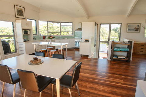Valla's Beach House - Tourism Caloundra 10