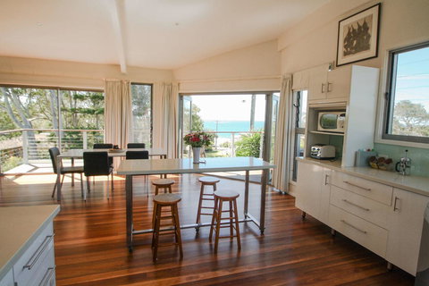 Valla's Beach House - Tourism Caloundra 11