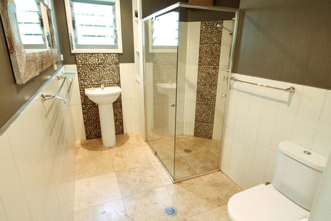 Valla's Beach House - Tourism Caloundra 13