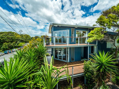 Valla's Beach House - Tourism Caloundra 6