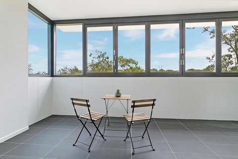 Stylish And Neat Two Bed Apartment In Wentworth Point - Tourism Caloundra 8