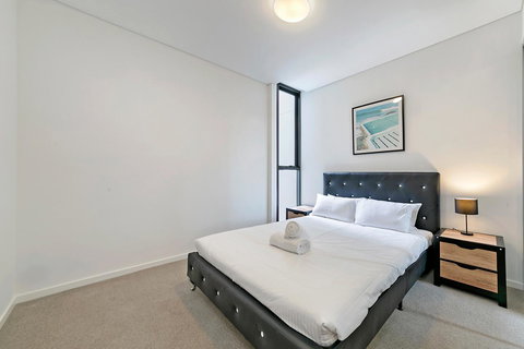 Stylish And Neat Two Bed Apartment In Wentworth Point - Tourism Caloundra 6